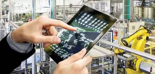 從硬件固化到軟件驅(qū)動 傳統(tǒng)制造業(yè)擁抱互聯(lián)網(wǎng)變革的雙重路徑